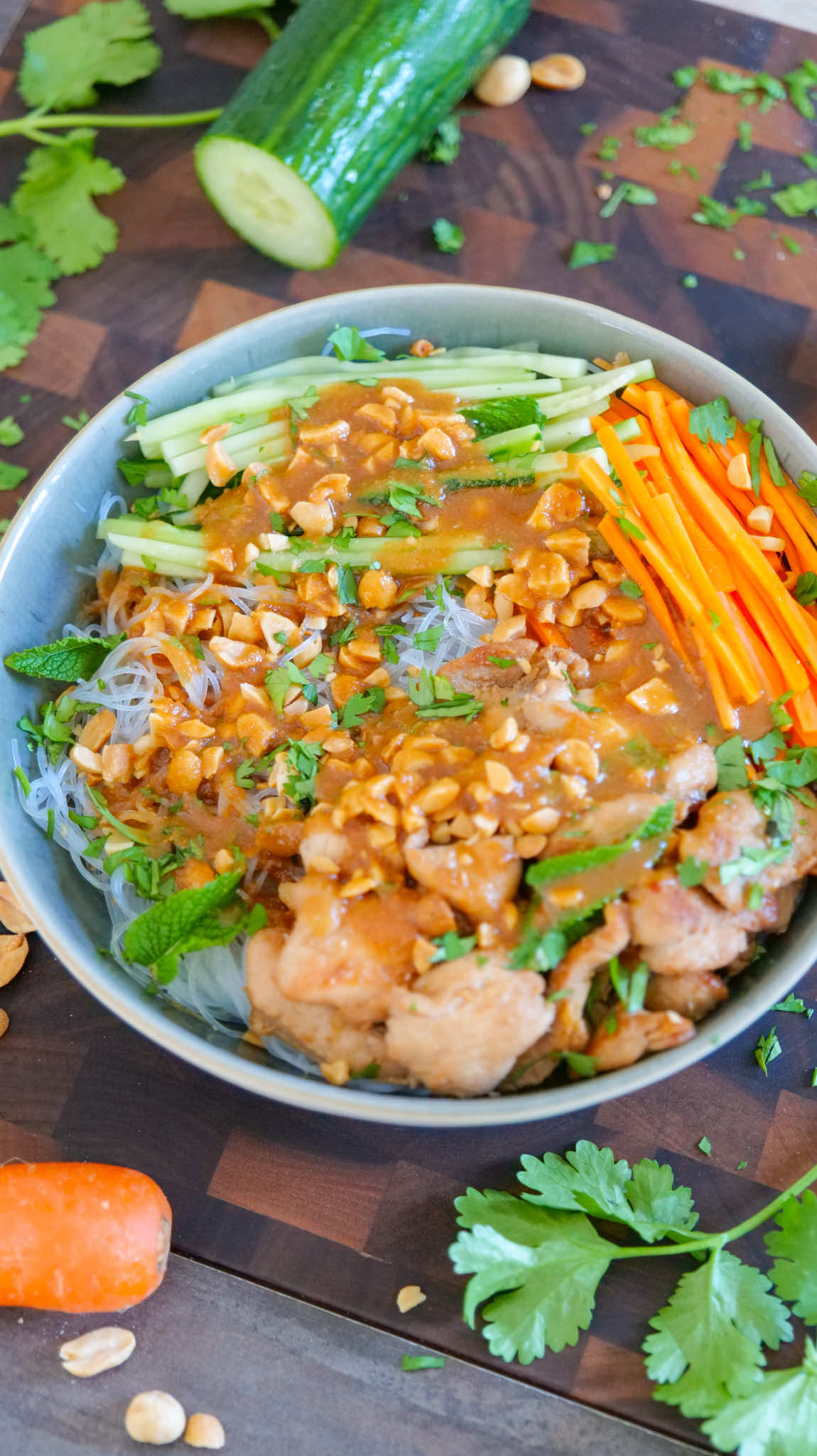 Salade thaï poulet cacahuètes